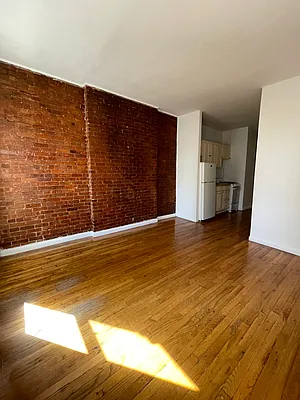 Rented by Peter R. Hungerford, LREB | media 4