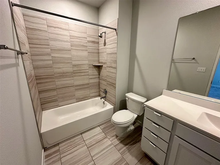 605 W South St #21 — Photo 16