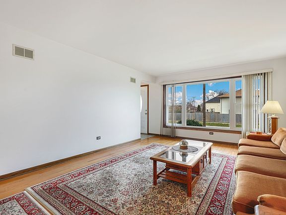 3rd image of 9329 Melvina Ave