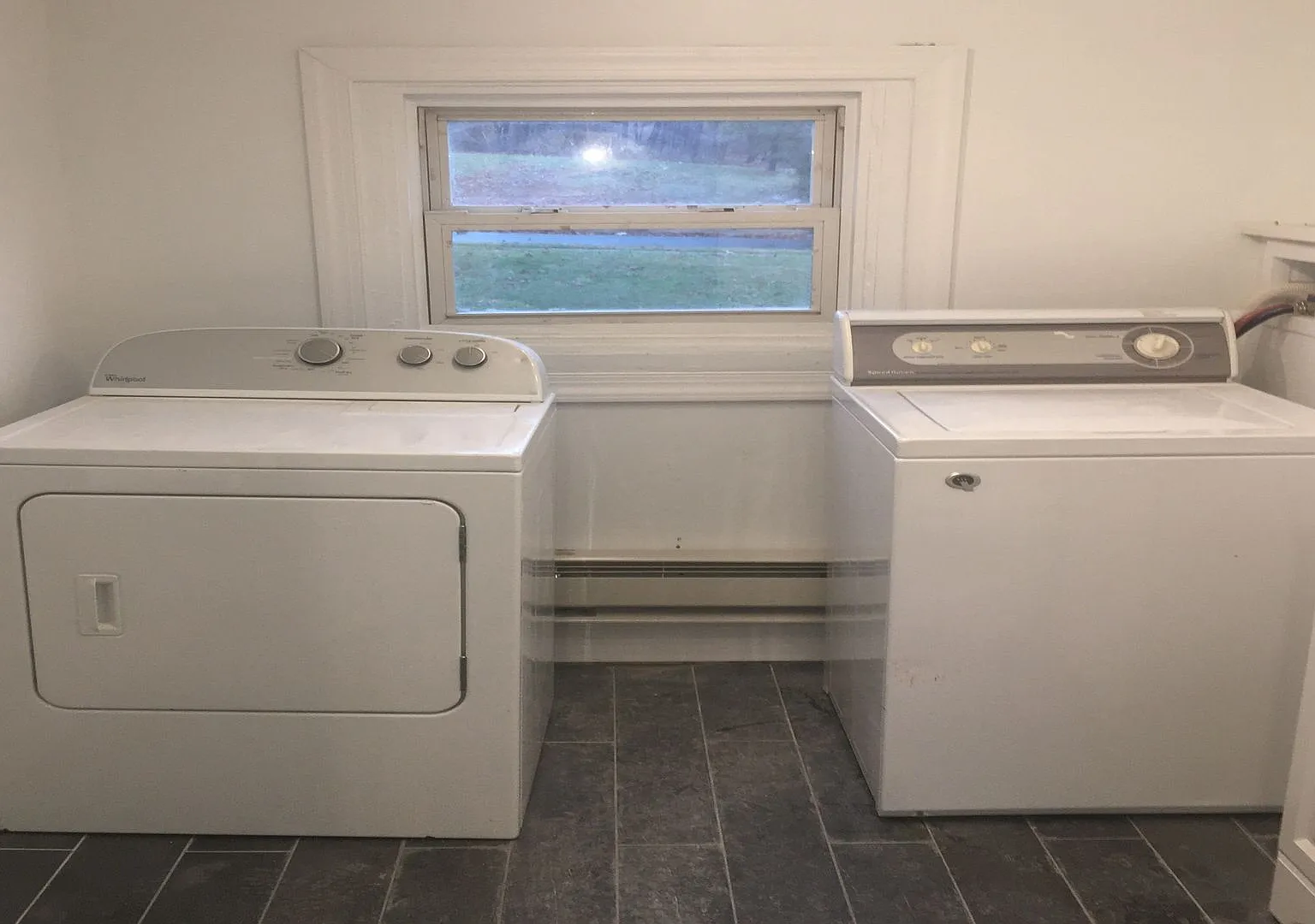 4 Bed / 1.5 Bath - Renovated Home - Convenient Location — Photo 4