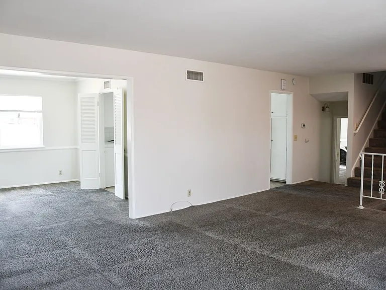522 E Collins Ave — Photo 11