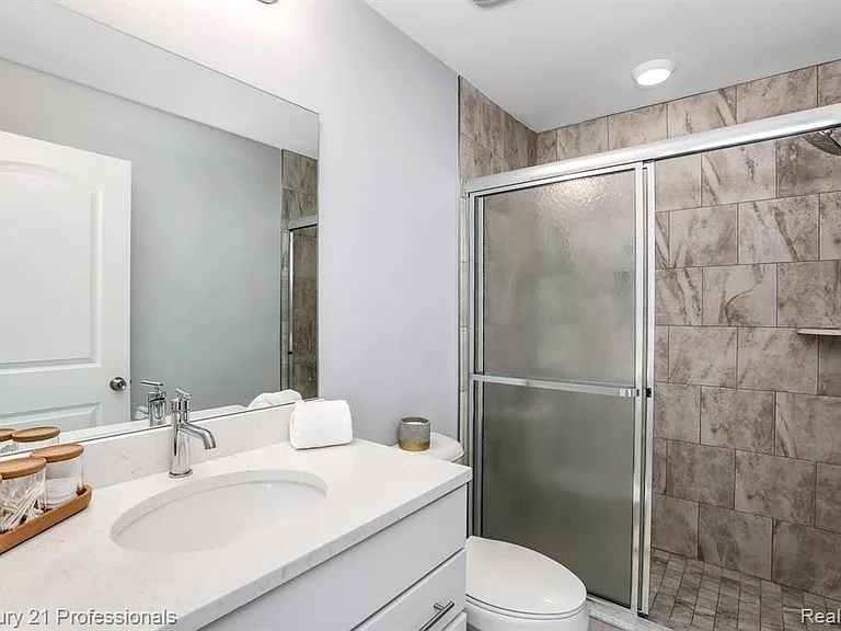 67 Kalter Dr — Photo 18