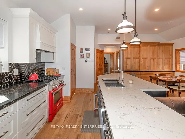 837 Kingston Rd #UPPER — Photo 10