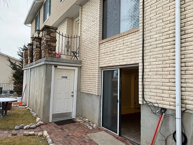 720A Eastside Dr #1 — Photo 6