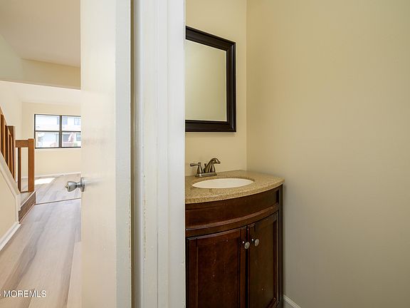 4th image of 213 Longwood Drive #21-3