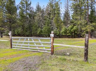 522 Jackadel Ln, Cave Junction, OR 97523
