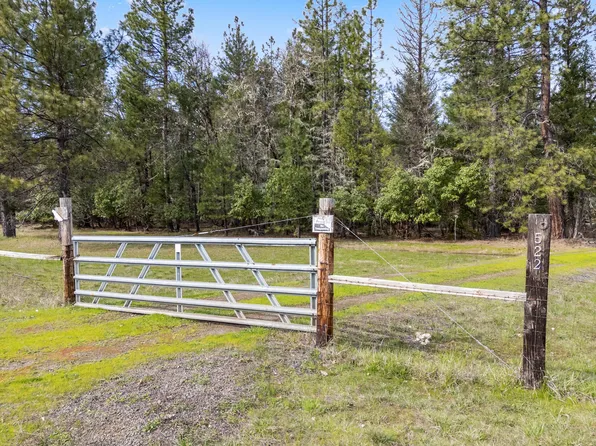 522 Jackadel Ln, Cave Junction, OR 97523