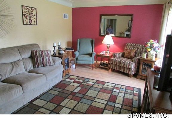 5th image of 932 Cedar Dr
