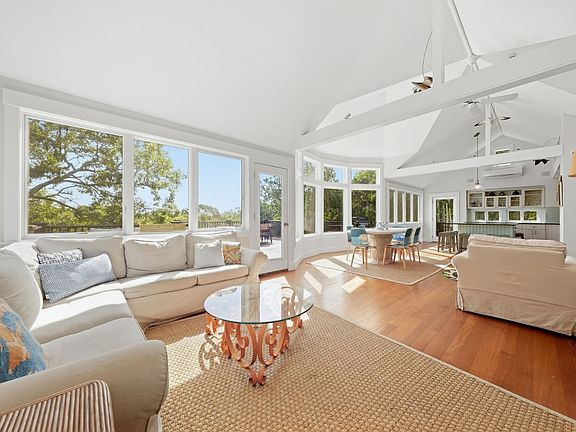 4th image of 72 Chappaquiddick Ave