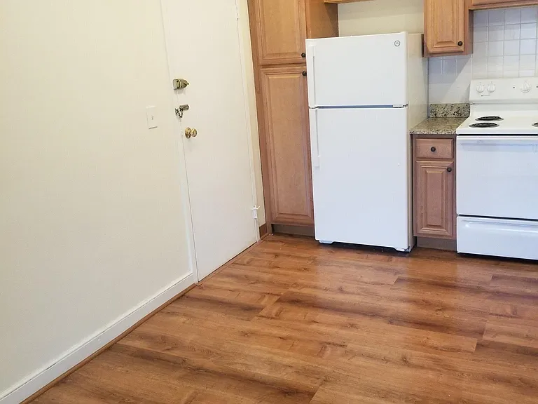 1033 Massachusetts Ave — Photo 4