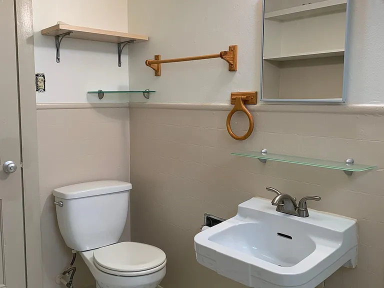 125 Adams St #1 — Photo 4
