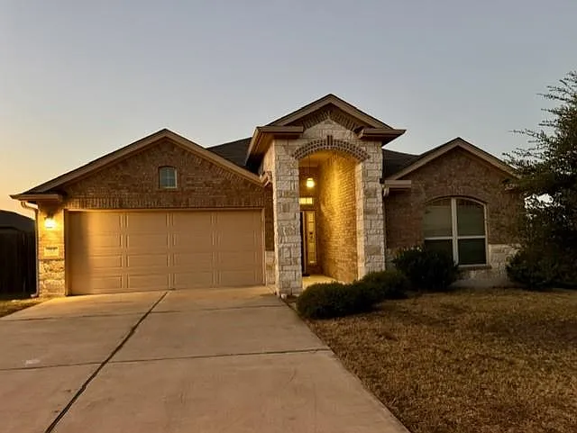 712 Manzano Ln