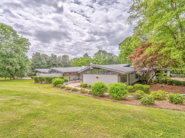 1301 W Morton Dr, Dalton, GA 30720