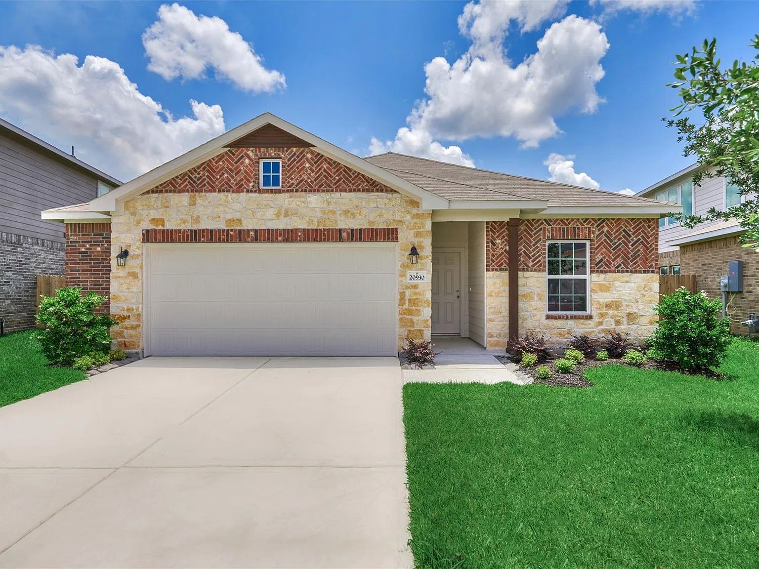 3 bed, 2.0 bath, 1915 sqft, $2,100 — Photo 1