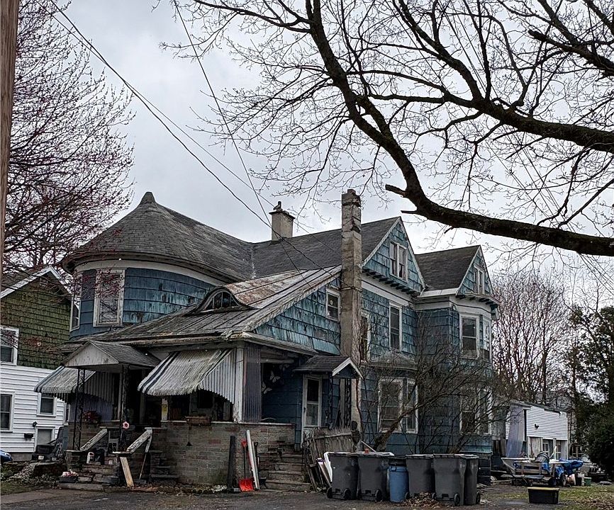 2nd image of 722 N Madison St
