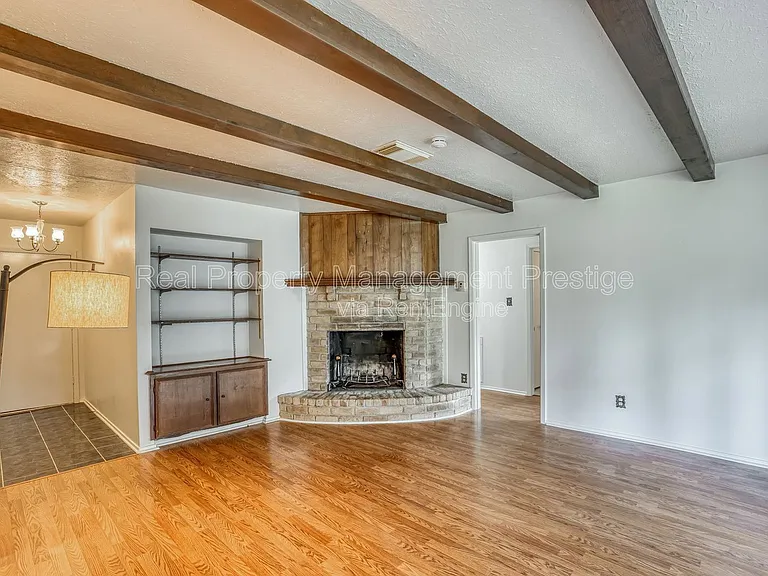 500 Stoneledge Dr — Photo 3
