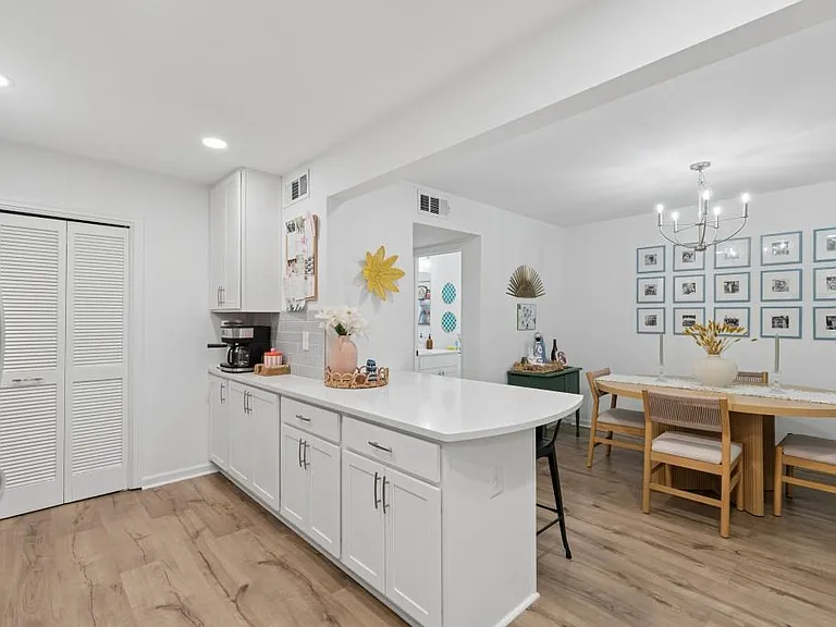 140 Amherst Pl NW — Photo 9