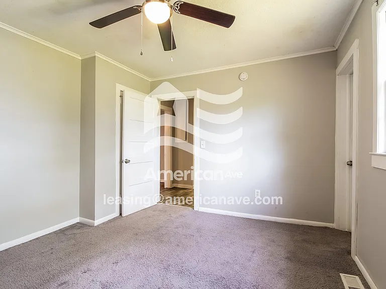 2065375_012_bedroom_13.jpg