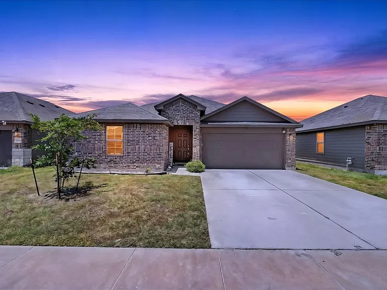 3913 Targaryen Way — Photo 33