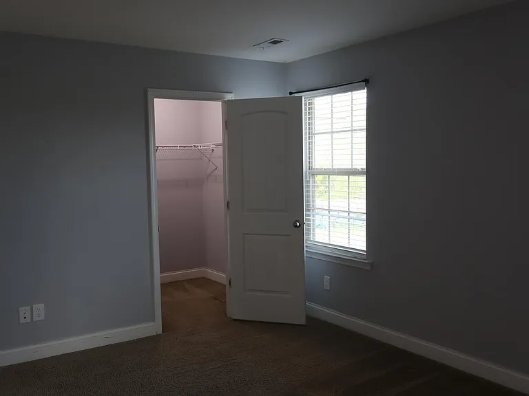 1328 Lowenstein St — Photo 28
