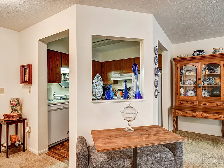 Hickory Knoll Apartments — Photo 16