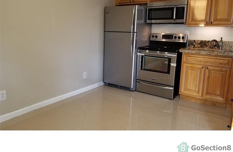 1st image of 160 NW 14th St APT 1