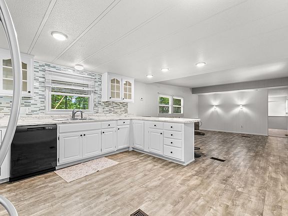 4th image of 952 Cranfield Rd