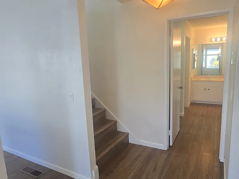 735 Amanda Dr — Photo 7