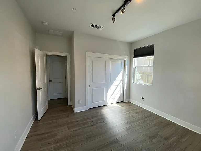 925 Bergenia St — Photo 19