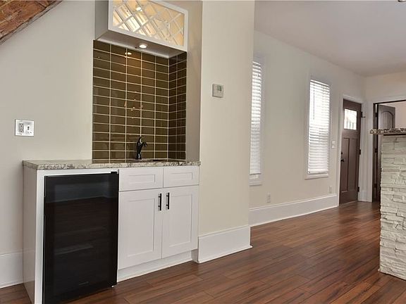 3rd image of 4814 Bridge Ave