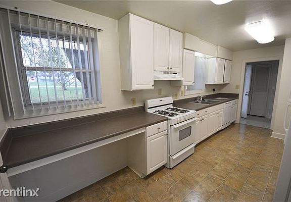 28465 Idaho Ave A Kitchen