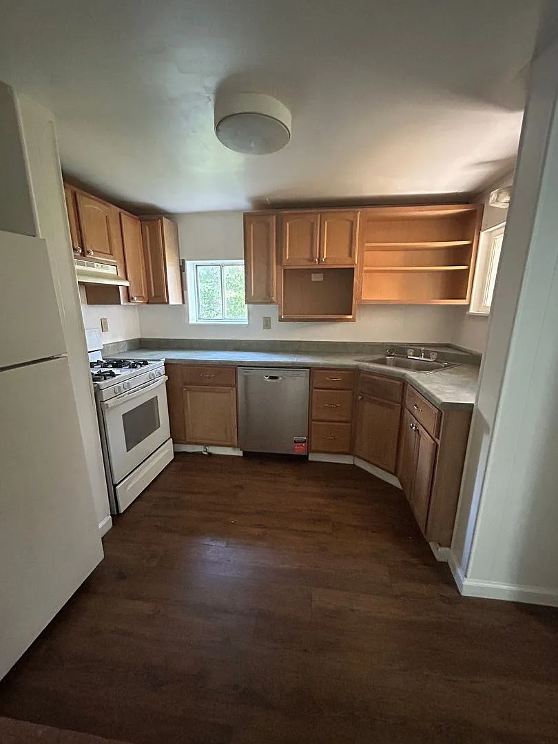 Charming 4-Bedroom House for Rent in East Pittsburgh — Photo 4