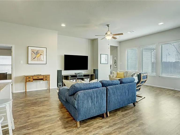 111 Finley St — Photo 7