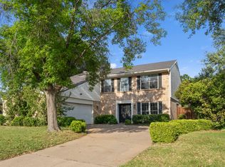 2303 Fall River Dr, Arlington, TX 76006