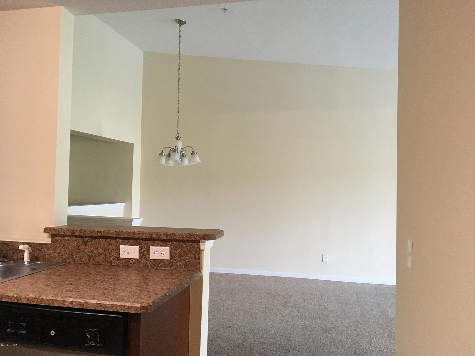 3 bed, 2.0 bath, 1473 sqft, $1,700 — Photo 4