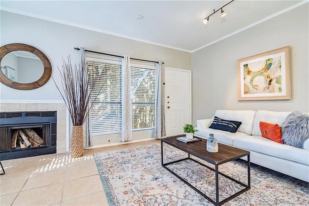 1 bed, 1.0 bath, 579 sqft, $1,500 — Photo 3