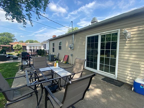 3rd image of 18 Sunbury Dr