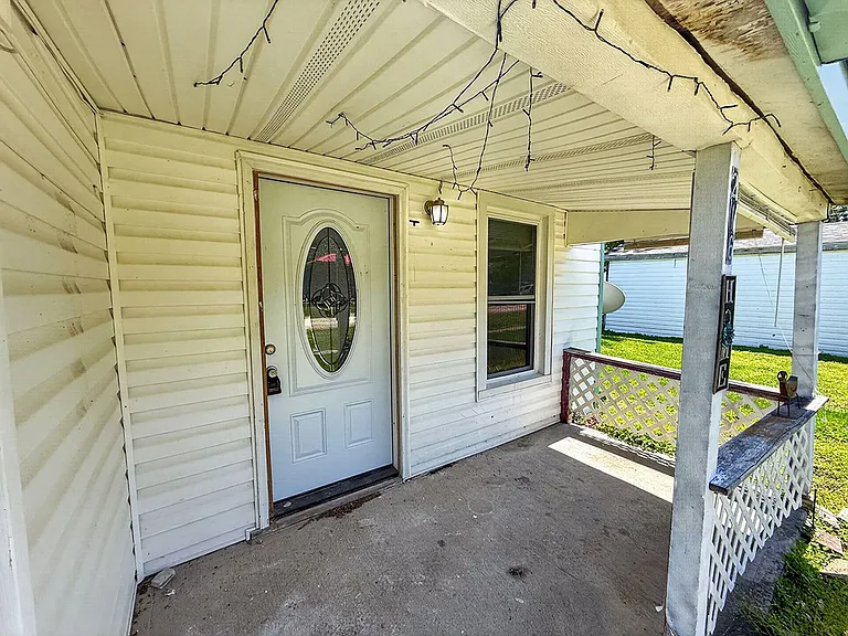216 Rollins St — Photo 33