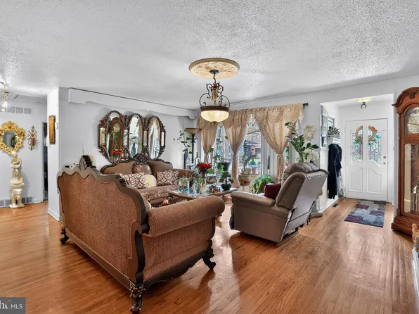 6025 Forrest Ave, Pennsauken, NJ 08110