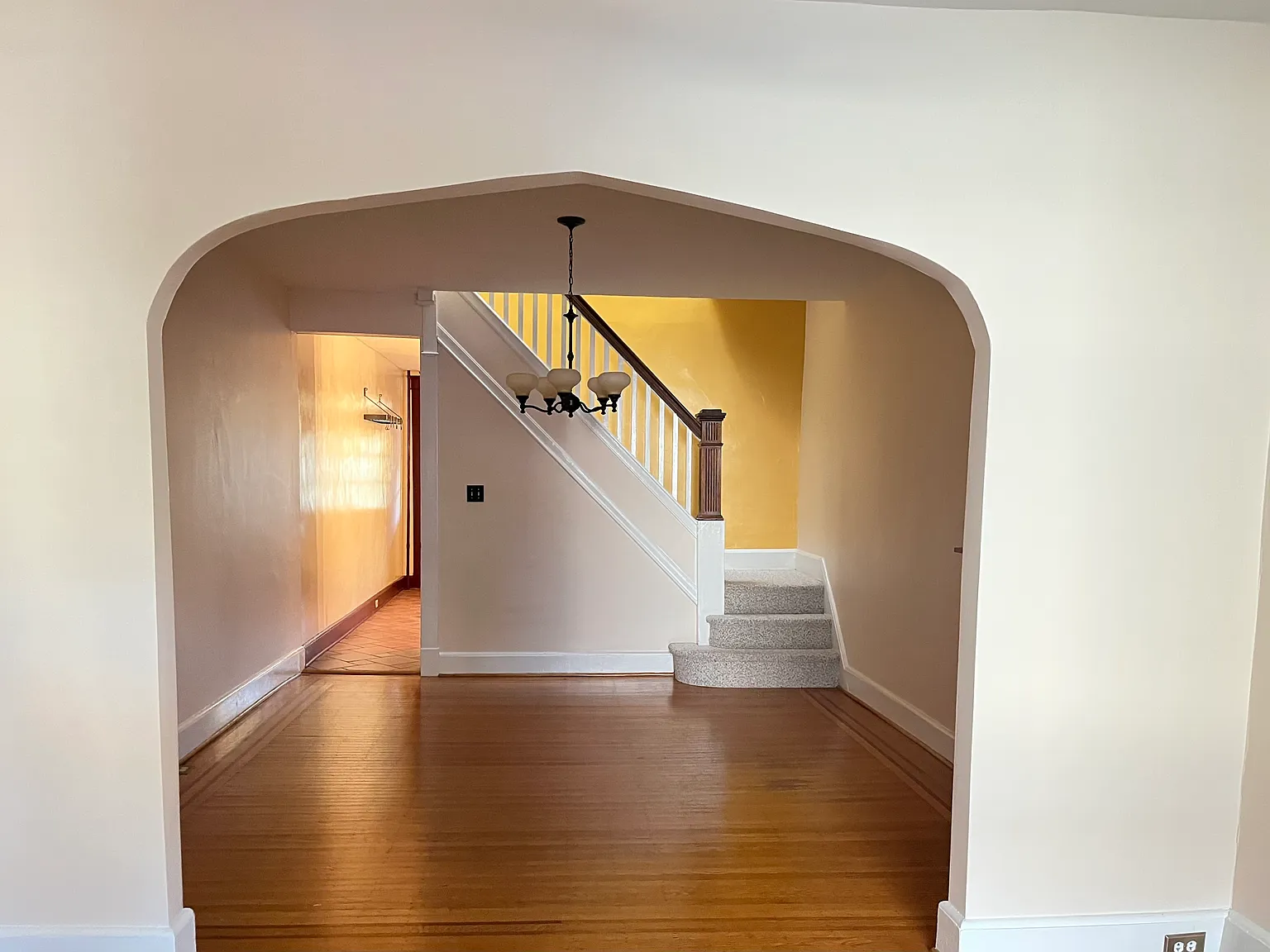 915 W 33rd Street — Photo 4
