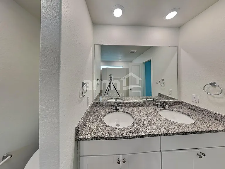 2705 Iberia Ct — Photo 10