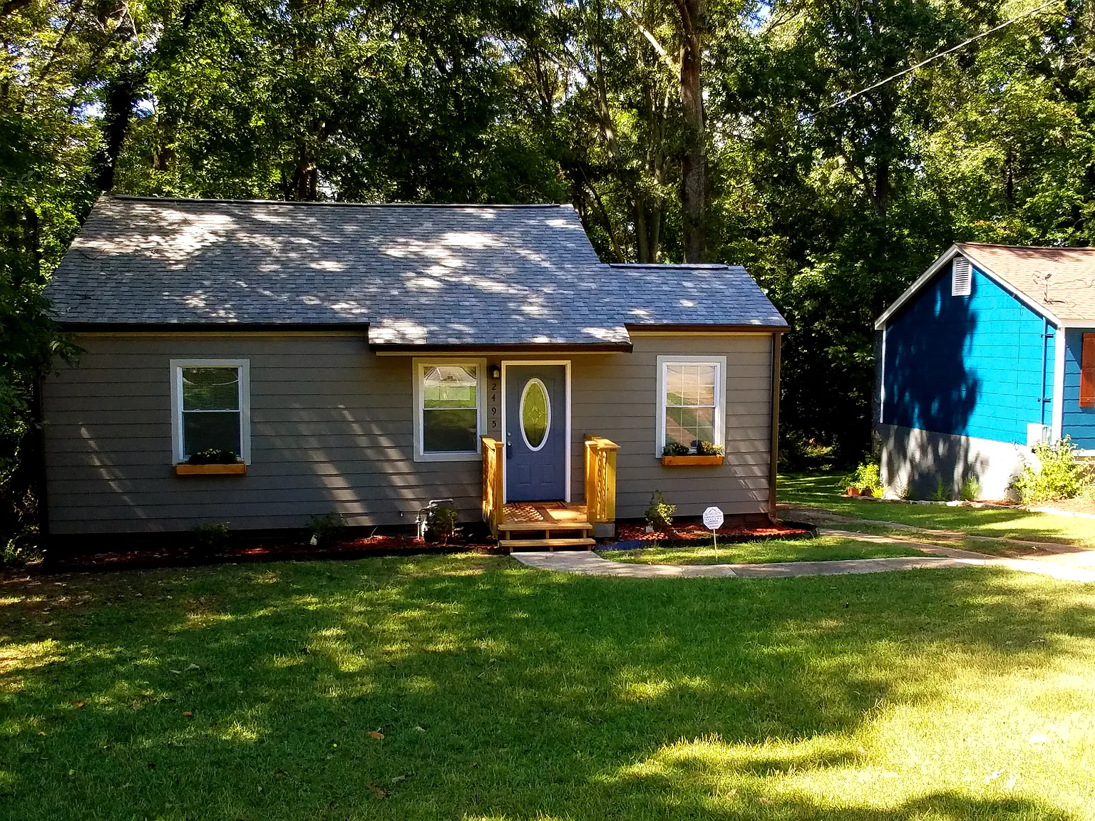 2495 Hillcrest Dr photo 1