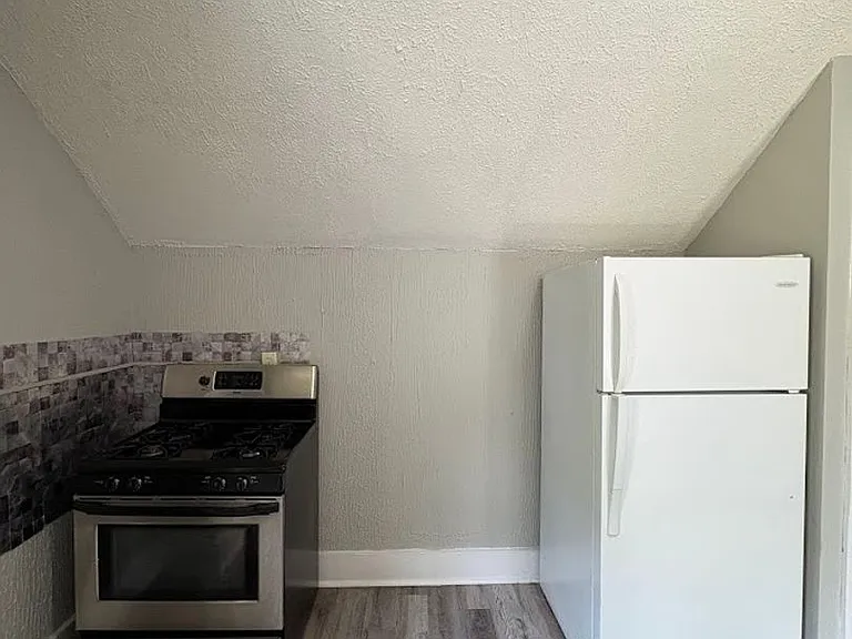656 Kling St — Photo 7