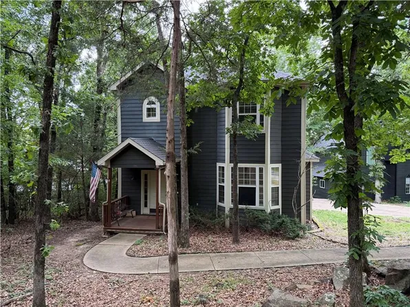 3121 N Tartan Way, Fayetteville, AR 72703