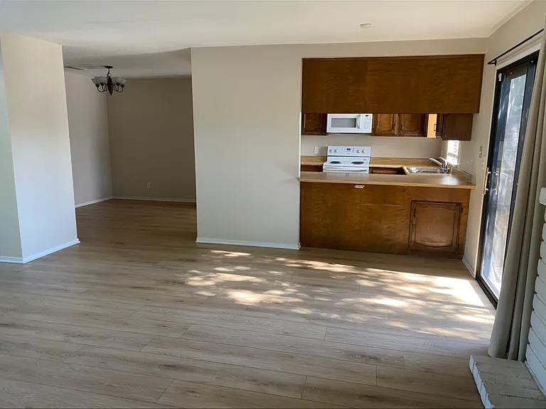 676 Yosemite Ave — Photo 3