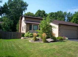4663 Beacon Hill Rd, Eagan, MN 55122