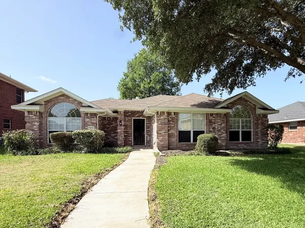 8418 Coventry Dr, Rowlett, TX 75089