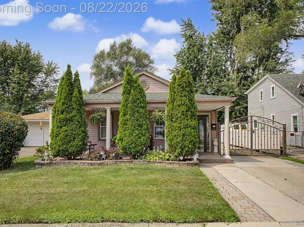 8299 Robindale Ave, Dearborn Heights, MI 48127