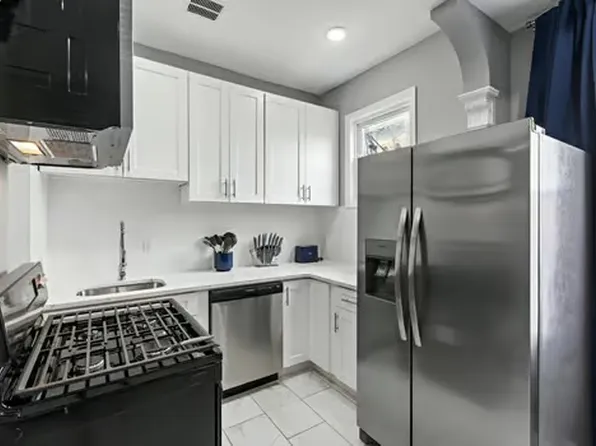 19 Undisclosed image 7 of 10