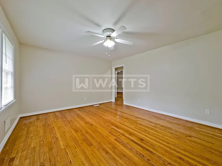 2324 3rd St NE — Photo 3